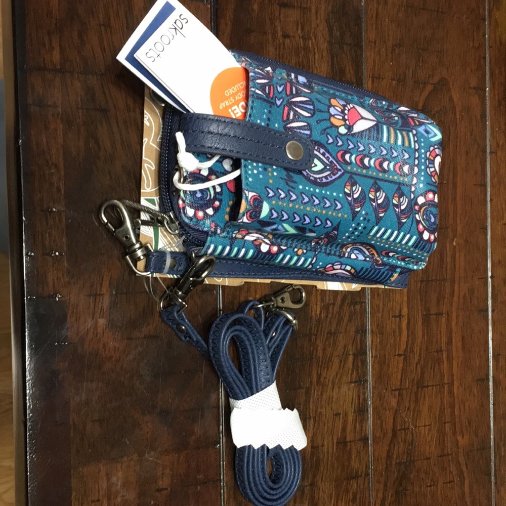 Sakroot smartphone wristlet with body cross bag